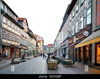 Wernigerode, Saxe-Anhalt, Die Breite Strasse (rue), rue commerçante et promenade dans la vieille ville Banque D'Images