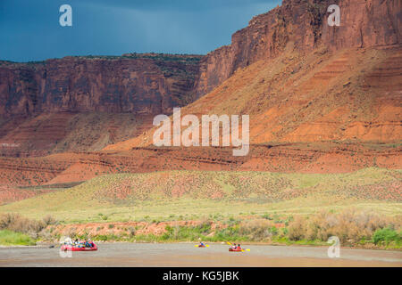 Kayak et rafting sur la rivière Colorado, castle valley près de Moab, Utah, USA Banque D'Images