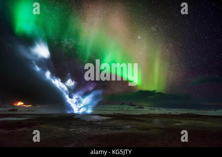 Northern Lights avec la vapeur géothermique, hverarond, namaskard, Islande Banque D'Images