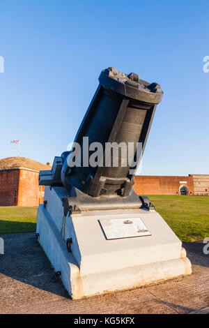 L'Angleterre, Portsmouth, Hampshire, le Musée Militaire Royale Amouries Fort Nelson, Mallet's Gun mortier Banque D'Images