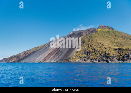 Stromboli, quartier de Messina, Sicile, Italie, Europe. La sciara del fuoco (courant de feu) de l'île volcanique Stromboli Banque D'Images