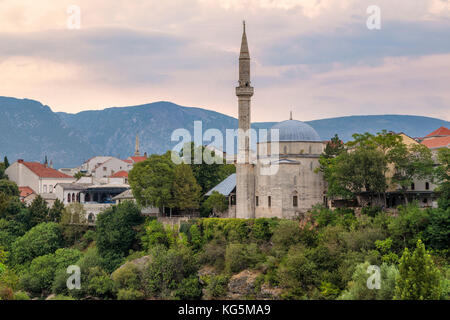 Koski Mehmed Pacha Mosquée et minaret, vieille ville de Mostar, Bosnie-Herzégovine Banque D'Images