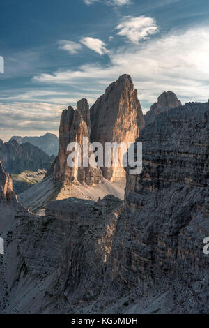 Sesto / Sexten, province de Bolzano, Dolomites, Tyrol du Sud, Italie. Coucher de soleil sur les trois sommets de Lavaredo Banque D'Images