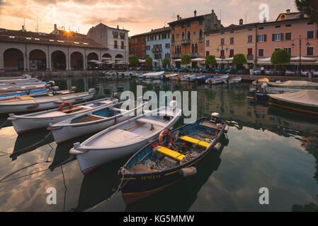 Desenzano, lac de Garde, province de Brescia en Lombardie, Italie, district de l'Europe. Banque D'Images