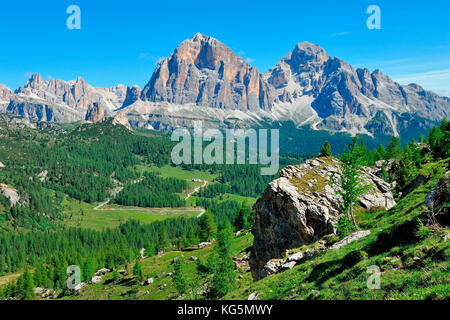 Mont Tofane et l'inque Torri, Cortina d'Ampezzo, Dolomites, Alpes, province de Belluno, région de Vénétie, Italie Banque D'Images