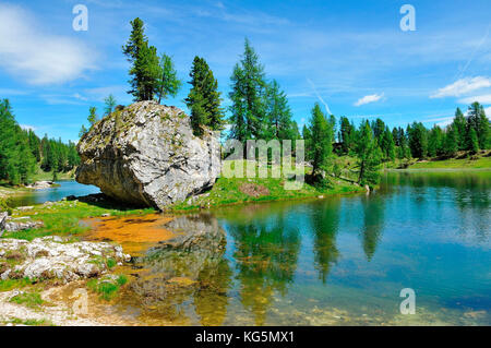 Lago de fédération, Croda da Lago, vallée de Cortina d'Ampezzo, Dolomites, Alpes, province de Belluno, Vénétie, Italie Banque D'Images