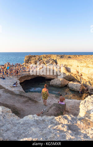 Cave poésie, Roca vecchia, Platanias village, district de Lecce, Pouilles, Salento, Italie Banque D'Images