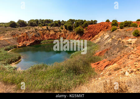 Lac de la bauxite, Otrante village, district de Lecce, Pouilles, Italie Banque D'Images