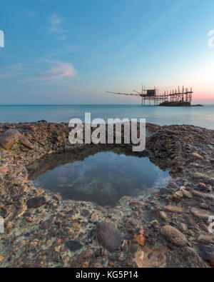 Vue sur la réserve naturelle de Punta aderci et la Costa dei trabocchi, Abruzzes, mer Adriatique, Italie Banque D'Images