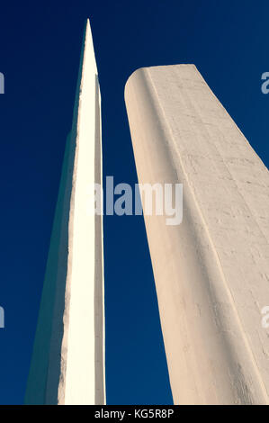 Le monument à la Seconde Guerre mondiale, deux soldats tombés à Uralsk, Kazakhstan Banque D'Images