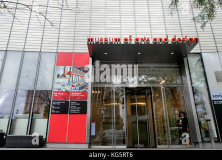 L'entrée au Musée des arts et de Design situé à Columbus Circle à Manhattan. Banque D'Images