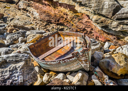 Sculpture de la mer 2017, exposition annuelle sur la promenade côtière entre Bondi et Tamara Beach, Sydney, Nouvelle-Galles du Sud, Australie. La cdp en relief à la main Banque D'Images