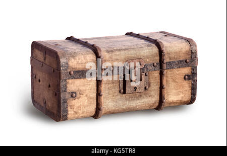 Vieux, usé et sale steamer trunk isolated on white with clipping path Banque D'Images