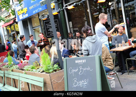 Honest Burgers 4 Market place Londres W1W 8AD la dernière chaîne de hamburgers sale à se développer et à se développer à Londres au Royaume-Uni Banque D'Images