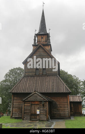 L'kaupanger stave church est la plus grande église dans la région de Sogn og Fjordane, Norvège Banque D'Images