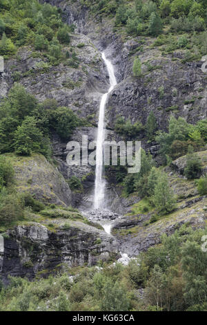 L'Unesco et l'aurlandsfjord naeroyfjord pittoresque vu de l'eau Banque D'Images