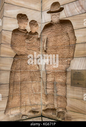 Sydney, Australie - 22 mars 2017 : les colons côté de trois premières impressions à facettes au monument rue playfair avec structure beige. Banque D'Images