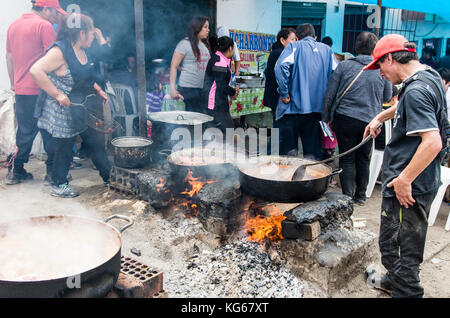 L'alimentation de rue à Lima, Pérou. Banque D'Images