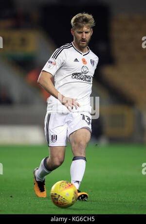 Tim Ream de Fulham pendant le match du championnat Sky Bet à Molineux, Wolverhampton. APPUYEZ SUR ASSOCIATION photo. Date de la photo : vendredi 3 novembre 2017. Voir PA Story FOOTBALL Wolves. Le crédit photo devrait se lire comme suit : Mike Egerton/PA Wire. RESTRICTIONS : UTILISATION ÉDITORIALE UNIQUEMENT utilisation non autorisée avec des fichiers audio, vidéo, données, listes de présentoirs, logos de clubs/ligue ou services « en direct ». Utilisation en ligne limitée à 75 images, pas d'émulation vidéo. Aucune utilisation dans les Paris, les jeux ou les publications de club/ligue/joueur unique Banque D'Images