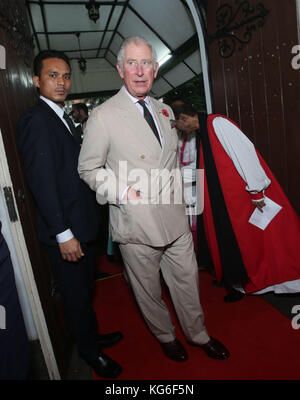 Le prince de Galles et la duchesse de Cornwall assistent à un service à la cathédrale Sainte-Marie de Kuala Lumpur, en Malaisie. Banque D'Images