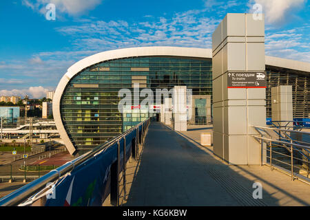 Adler, Sotchi, Russie - 23 juin 2017 : vue sur le deuxième étage de la gare d'Adler est une journée ensoleillée Banque D'Images