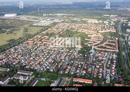 Vue aérienne d'immeubles dans le quartier Freimann, Munich, Bavière, Allemagne Banque D'Images