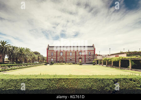 Barossa Valley, AUSTRALIE - janvier 16, 2016 : chateau tanunda vintage winery sur une journée lumineuse. Il a été créé en 1890 et inscrit au registre Banque D'Images