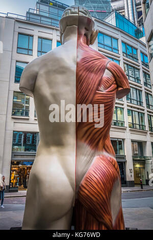 Damien Hurst's 'Temple' sculpture en bronze peint sur Cullum Street, London, EC3. Une partie de la sculpture dans la ville d''art originales. Banque D'Images