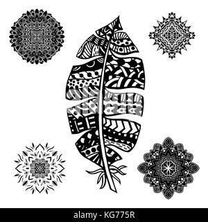 Plume et mandalas sur un fond blanc. vintage, tribal, artistiquement dessiné, art, plume stylisée. sketch par trace. modèle pour livre à colorier. Illustration de Vecteur