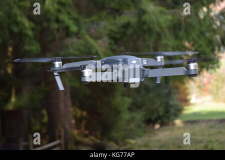 Vol au drone dji Mavic Banque D'Images