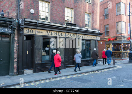 Jeanette Winterson's Verde & Co Ltd en devanture de Brushfield Street, Spitalfields, Londres, E1, au Royaume-Uni. Banque D'Images