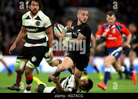 TJ Perenara de Nouvelle-Zélande en action lors du match international d'automne à Twickenham, Londres. Banque D'Images