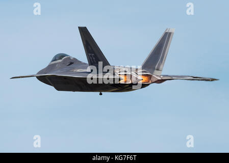 Un F-22 Raptor cinquième génération, un bi-moteur, par tous les temps, un chasseur tactique furtif développé pour l'United States Air Force. Banque D'Images