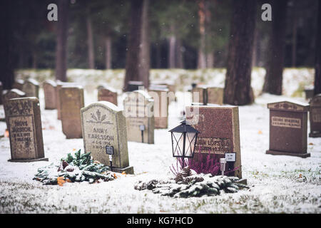 Stockholm, Suède - le 6 novembre 2016 : le cimetière Woodland (skogskyrkogarden) pendant la toussaint à Stockholm, Suède Banque D'Images