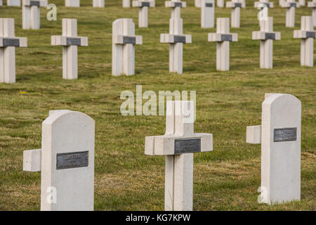 Chatillon-sur-Marne, France - le 7 juin 2017, le cimetière de guerre de 1914-1918 : des soldats français à Châtillon-sur-Marne. Banque D'Images