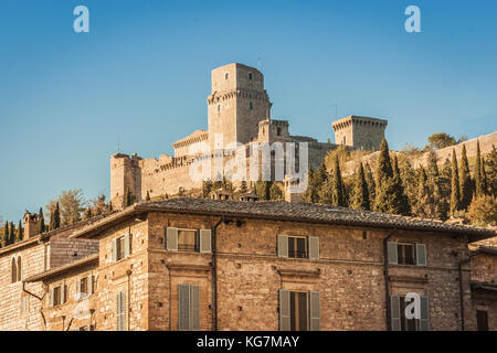 Rocca Maggiore vu d'Assise, Ombrie, Italie Banque D'Images