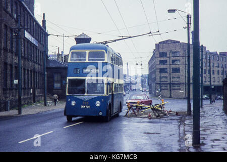 Bradford trolleybus no 735 735 reg no dky de Thornton en 1971 Banque D'Images