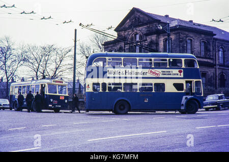 Bradford corporationtrolley avec un bus visiter liège trolleybus. image prise en 1968 Banque D'Images