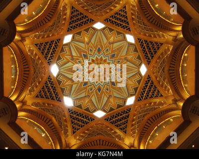 Emirates Palace hall central dome Banque D'Images