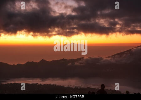 Lever de soleil vu du Mont Batur - Bali - Indonésie Banque D'Images