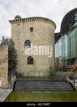 BORDEAUX, FRANCE - 07 SEPTEMBRE 2017 : une des deux tours restantes du château médiéval du Ha Banque D'Images