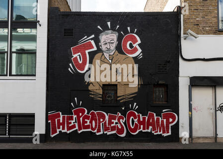 Leader du parti soutenant Graffiti Jeremy Corbyn à Camden, Londres, Royaume-Uni. Banque D'Images