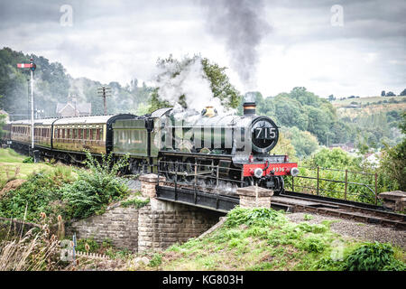 Locomotive vapeur 70000 juste après avoir quitté britannia sur l'accueil des visiteurs de highley station severn Valley Railway Banque D'Images