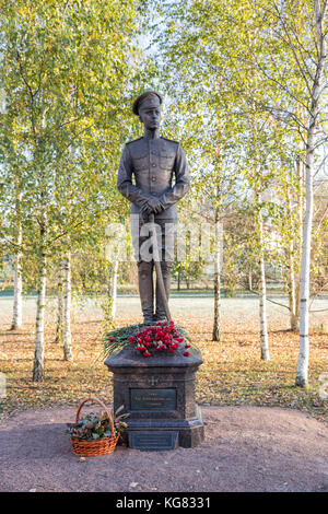 Saint-Pétersbourg, Russie - novembre 02, 2017 : statue du prince oleg constantinovitch romanov, un membre de la famille impériale, qui est mort dans la première Banque D'Images