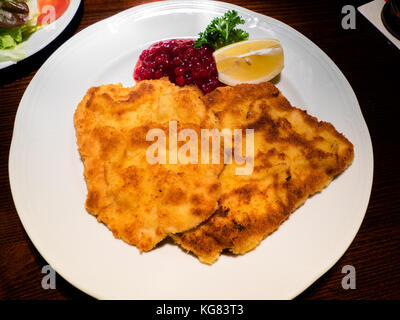 Wiener Schnitzel, délicieux plat de viande traditionnels de l'Autriche et l'Allemagne Banque D'Images