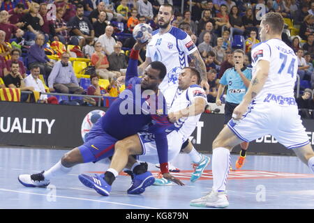 4 octobre 2017, Palau Blaugrana, Barcelone, Espagne; phase du groupe de la Ligue des champions de l'EHF Mens, handball. FC Barcelona Lassa / CRO HC Prvo Plinarski Drustvo Banque D'Images