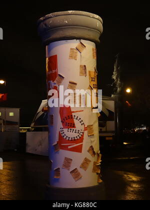 Saint-pétersbourg, Russie. 08Th nov, 2017. Spectacle léger à le croiseur Aurore et de la place du palais, qui marque le 100e anniversaire de la révolution russe, Saint-Petersbourg, Russie crédit : Nastia m/Alamy live news Banque D'Images