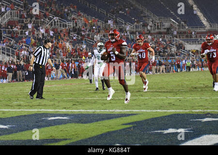 Boca Raton, Floride, USA. 29Th sep 2017. Devin Singletary # 5 de la Florida Atlantic en action au cours de la NCAA football match entre la Florida Atlantic hiboux et le Marshall Thundering Herd à Boca Raton, en Floride. Les hiboux défait le troupeau 30-25. Credit : csm/Alamy Live News Banque D'Images