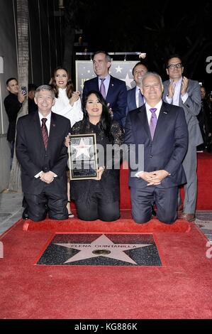 Los Angeles, CA, USA. 29Th sep 2017. leron gubler, Eva Longoria, Suzette quintanilla, Eric garcetti, Victor Gonzalez, Jeff zarrinnam à une apparition publique pour l'étoile sur le Hollywood Walk of Fame pour selena quintanilla, hollywood boulevard, Los Angeles, CA, 3 novembre 2017. crédit : michael germana/everett collection/Alamy live news Banque D'Images