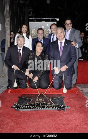 Los Angeles, CA, USA. 29Th sep 2017. leron gubler, Eva Longoria, Suzette quintanilla, Eric garcetti, Victor Gonzalez, Jeff zarrinnam à une apparition publique pour l'étoile sur le Hollywood Walk of Fame pour selena quintanilla, hollywood boulevard, Los Angeles, CA, 3 novembre 2017. crédit : michael germana/everett collection/Alamy live news Banque D'Images